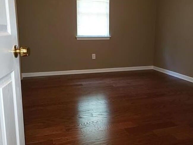 Building Photo - 2405 Leeward Ct