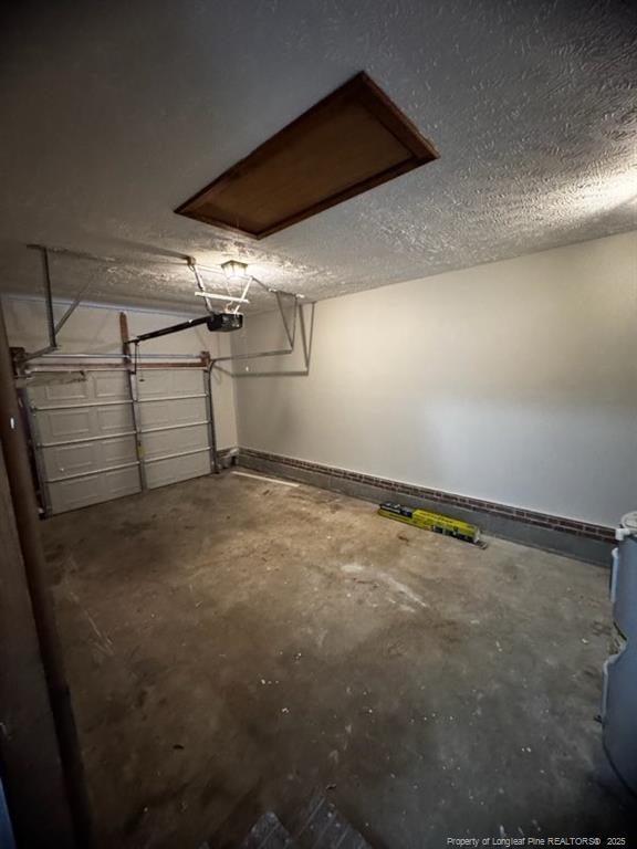 Building Photo - 6885 Kingsgate Dr