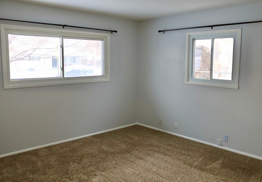 Building Photo - 1136 Florence Ave