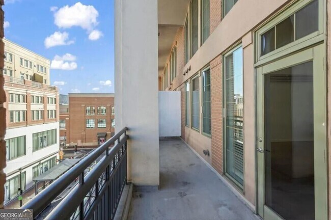 Building Photo - 230 18th St NW