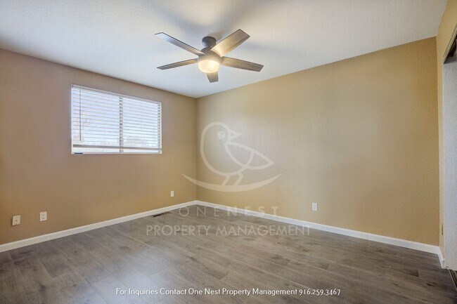 Building Photo - Heart of Roseville, 3 bedroom townhome wit...
