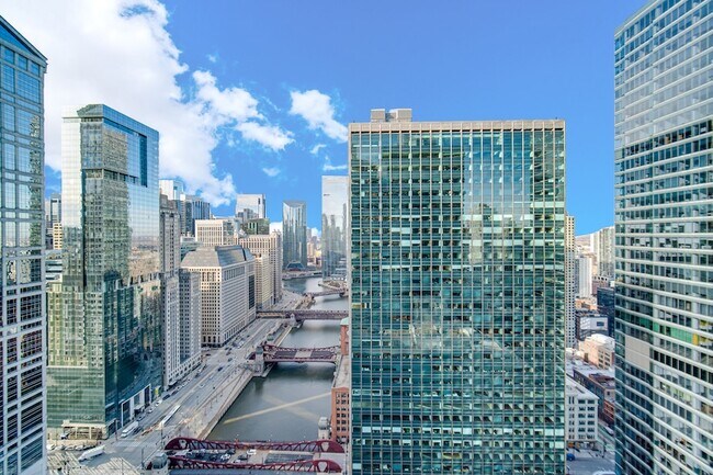 Building Photo - 300 N State St