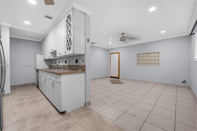 Building Photo - 801 N 70th Ave