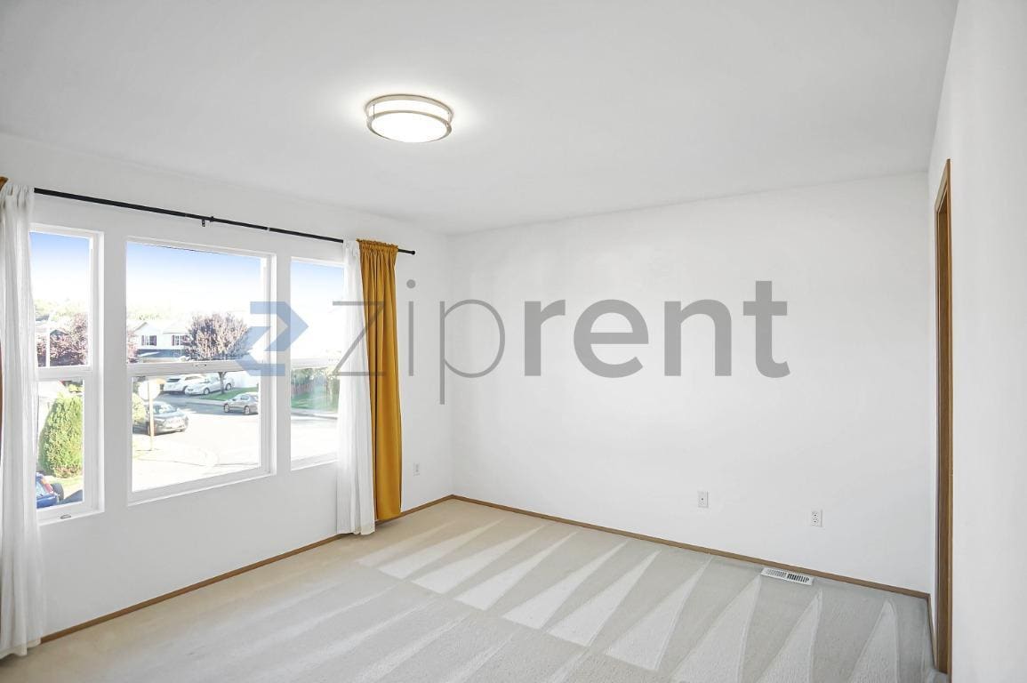 Building Photo - Unit