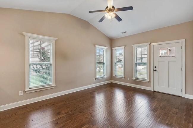 Building Photo - GORGEOUS FOURPLEX HOME - END UNIT