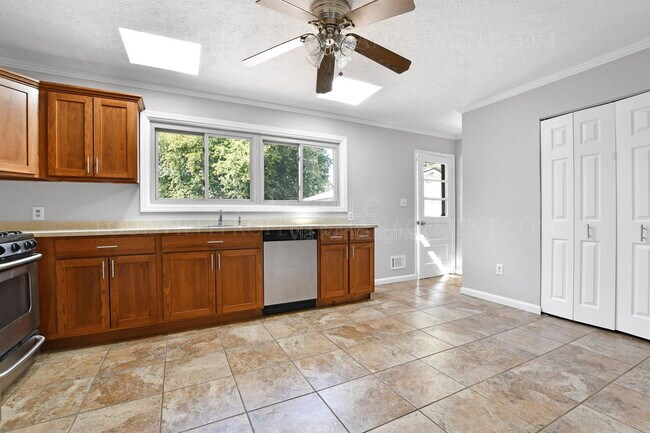 Building Photo - 8212 Devonshire Dr