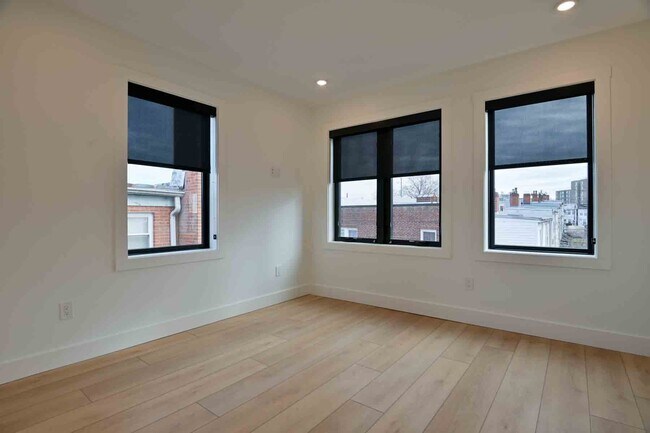 Building Photo - 2639 4th St NE