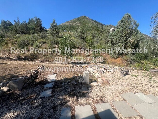 Building Photo - 1388 Country Ln