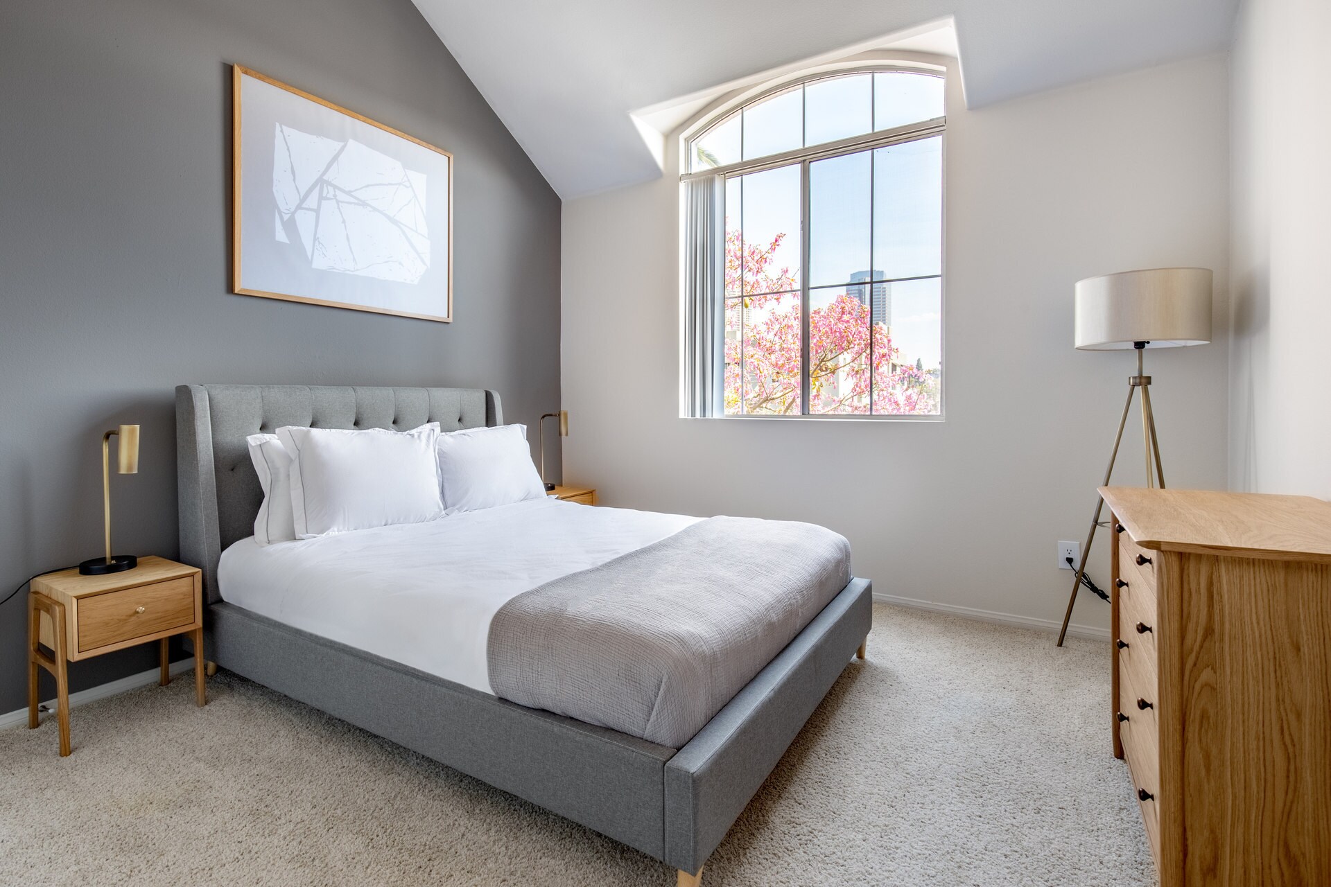 Building Photo - 16070 W Sunset Blvd