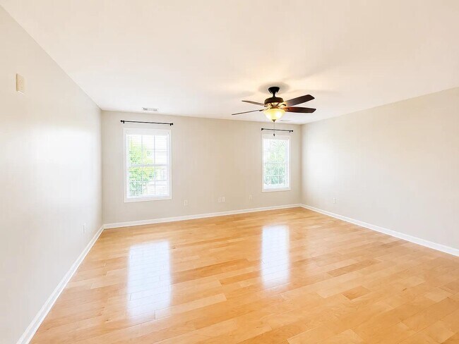Building Photo - 10 Lynell Pl