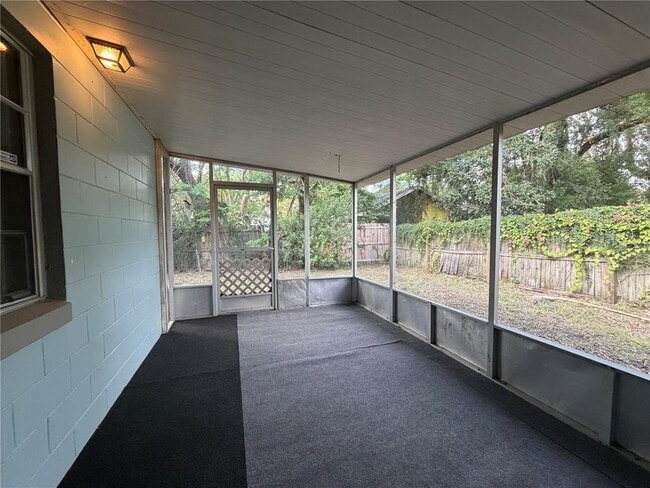 Building Photo - 904 Hill St