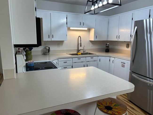 Building Photo - 1095 Canal Ave