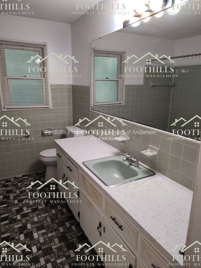 Building Photo - 130 Tanglewood Dr