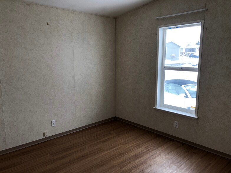 Building Photo - 255 NW Golden Hills Dr