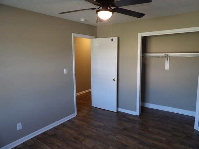 Building Photo - 75 Ashwood Ct