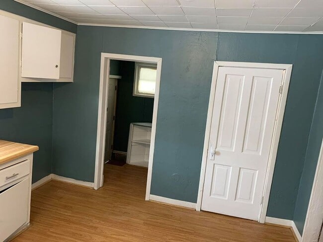 Building Photo - 3 bedroom home