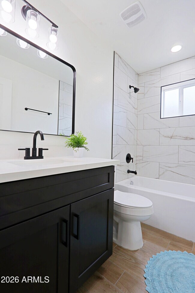 Building Photo - 454 S Pioneer