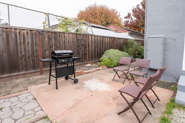 Building Photo - 1004 Airport Blvd