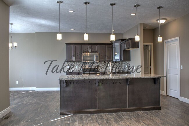 Building Photo - Springfield Schools with Strafford Address!