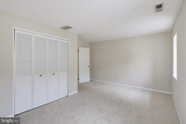 Building Photo - 871 Oella Ave