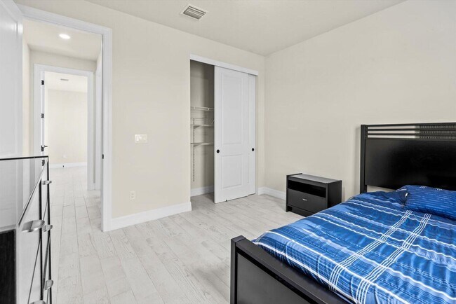 Building Photo - 10372 SW Green Turtle Ln