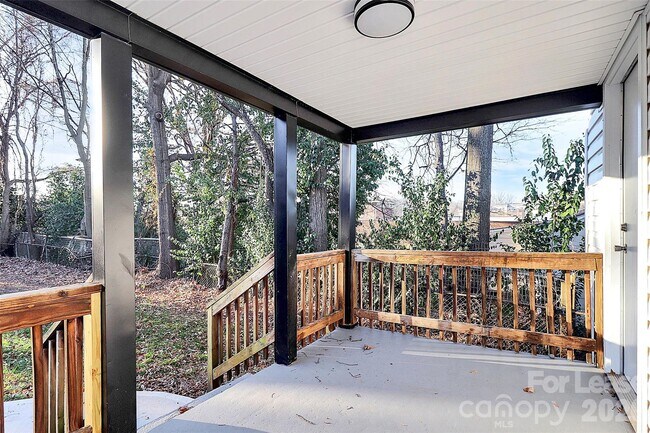 Building Photo - 1521 Effingham Rd