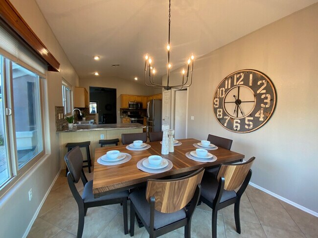 Building Photo - 1541 E Peregrine Trail