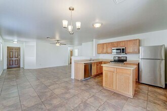 Building Photo - READY TO VIEW NOW! Spacious 3 Bed 2 Bath home in the Estrella Neighborhood