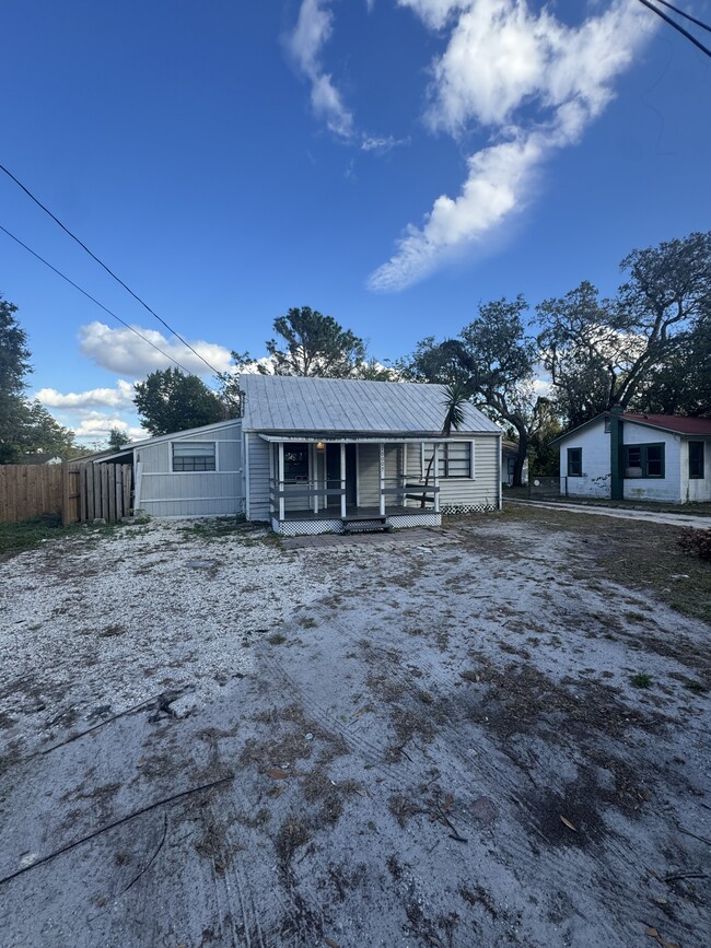 Building Photo - 10005 N Arden Ave