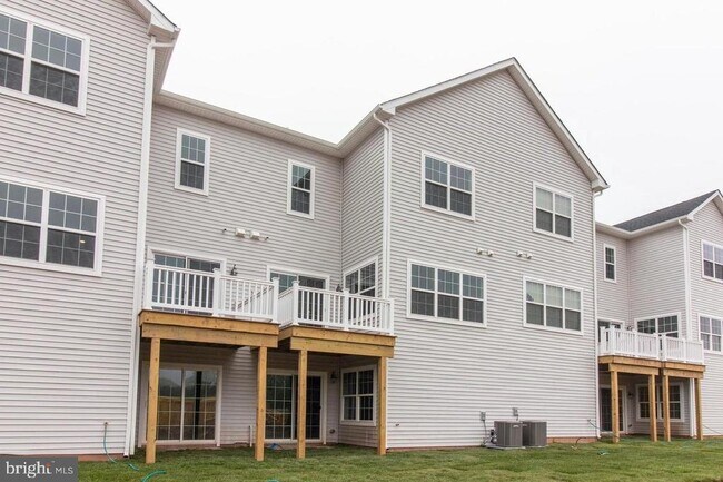 Building Photo - 128 Golden Vale Dr