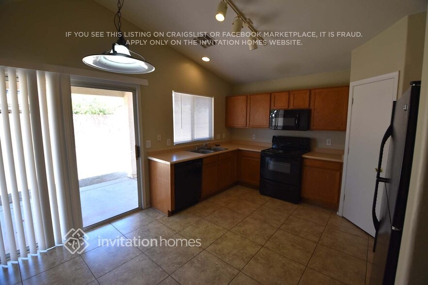 Building Photo - 12018 W Aster Dr