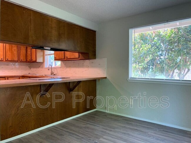 Building Photo - 3618 E Rusley Dr