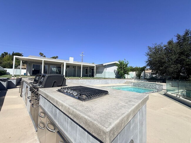 Building Photo - 9354 Glory Ave