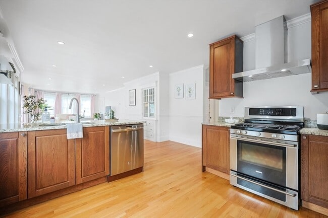 Building Photo - 22-24 Ellison Avenue Unit 24