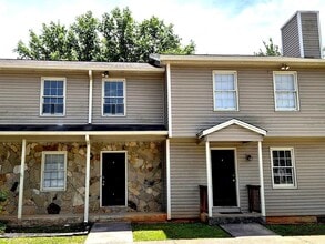 Building Photo - 3360 Club Dr