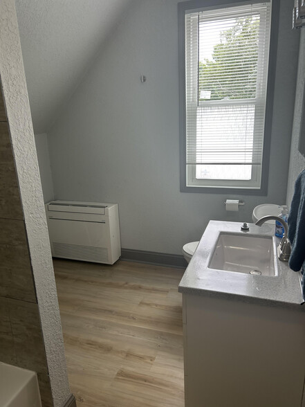 Bath - 216 N Sheridan St