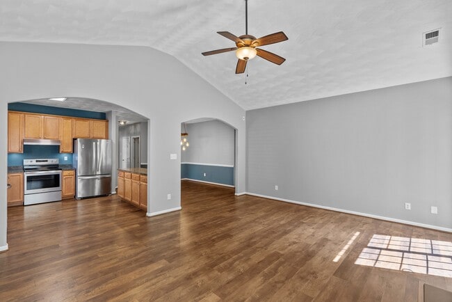 Building Photo - 2560 Golden Maple Dr