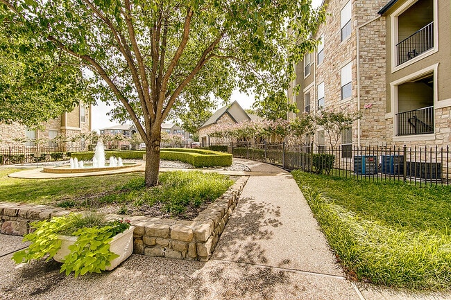 Perks and Amenities at Stonebriar of Frisco Apartments - Stonebriar of Frisco