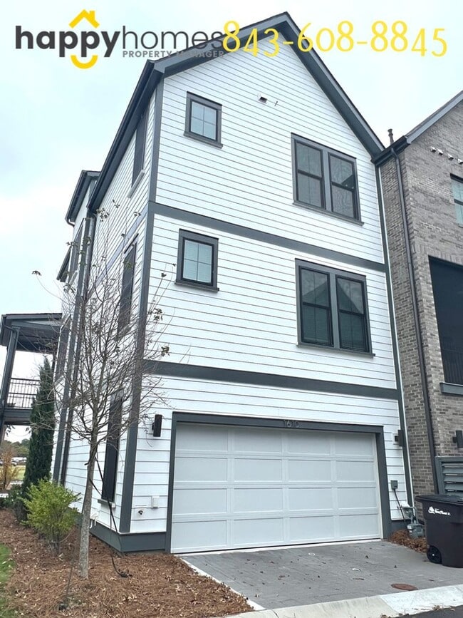 Building Photo - 3/3.5 End-Unit Townhome in Midtown Mt. Pleasant!