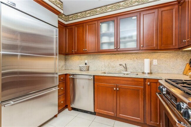 Building Photo - 10 City Pl