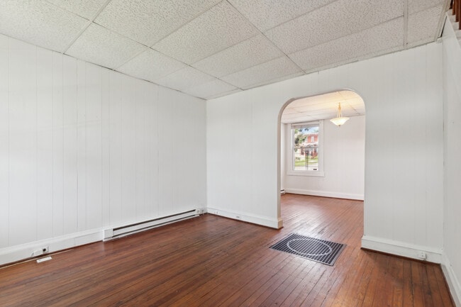Building Photo - 700 E 36th St