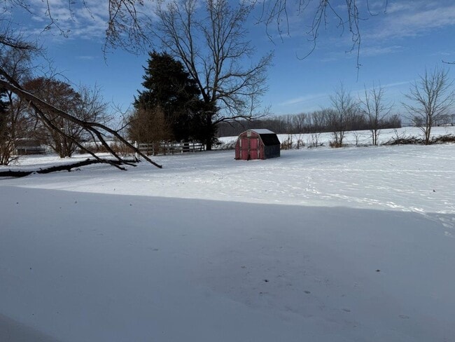 Building Photo - 3-Bedroom Country Living Near Milford in Wawasee Community School District