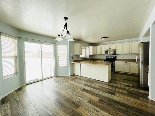 Building Photo - Beautiful Single Family Home Available Soon!