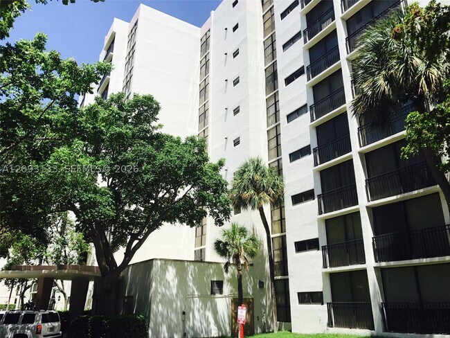 Building Photo - 17121 N Bay Rd
