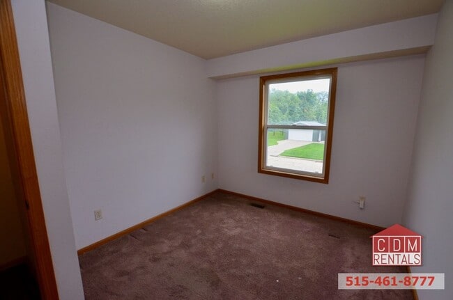 Building Photo - Wonderful DSM Ranch Home