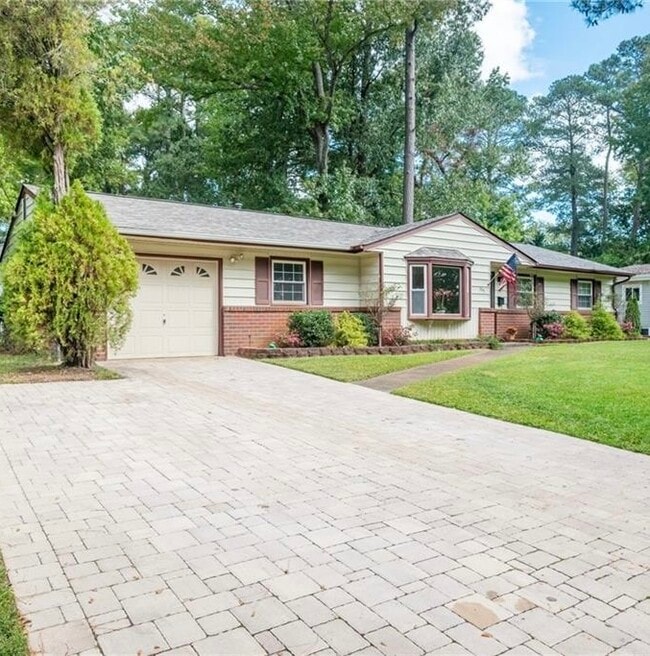 Building Photo - 3252 Club House Rd