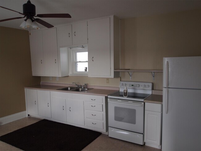 Building Photo - 13620 Tripp Rd