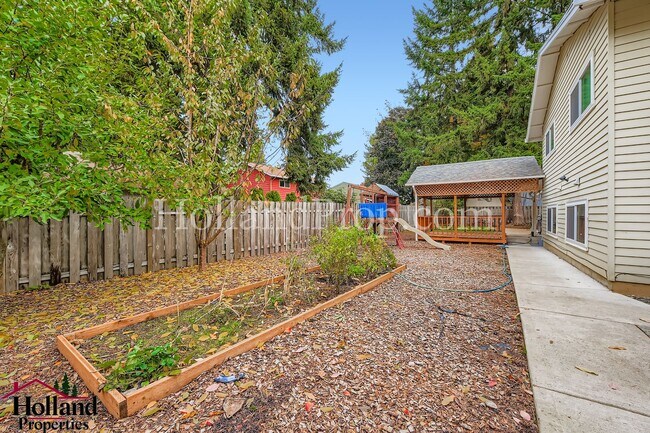 Building Photo - Bright, Modern, and Ready to Welcome You H...