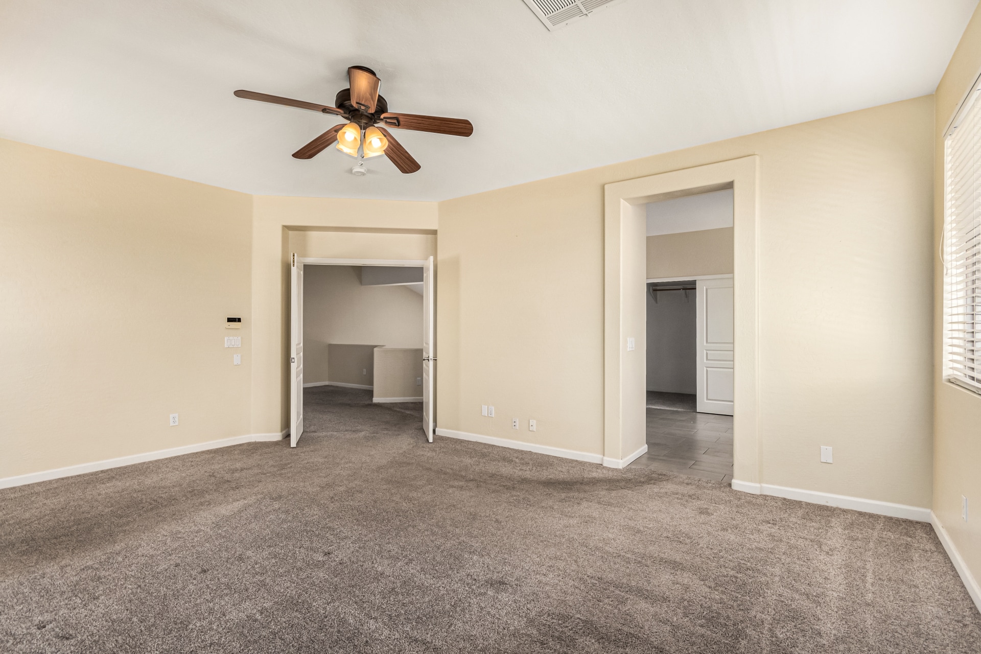 Building Photo - 6804 W Lone Cactus Dr