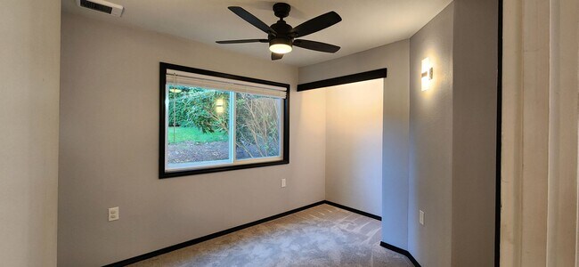 Building Photo - 3 bedroom 2 bath First Floor Condo in Lake Stevens $2395.00